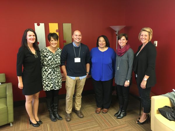 Jodi LeBlanc, coordonnatrice de la CNG en Atlantique, Angela Léger, CR du PAM, Stéphane Duplessis, coprésident de la CNG au N.-B., Wanda Thomas, CR du PAM, Kimberley Macies, directrice générale de la CNG, et Renée Léger, coprésidente de la CNG au N.-B.